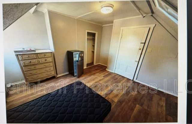 100 Pearl Street - 9 photos photos