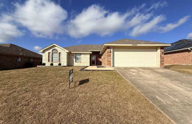$500 OFF OF 1ST FULL MONTH OF RENT- AVAILABLE NOW! - 2205 Gail Drive, Copperas Cove, TX 76522