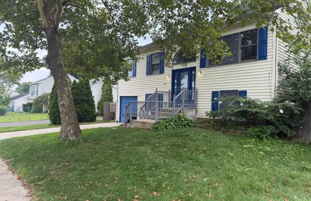 Four-Bedroom Home with Pool in Barnegat Township Gallery 4