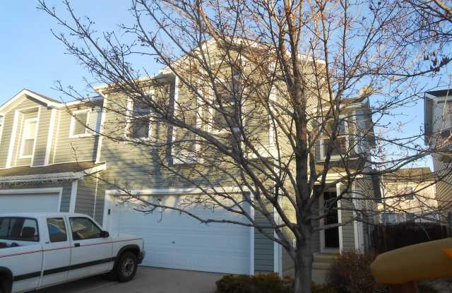 Beautiful 3 Bedroom/2.5 Bath Townhome with Attached 2 Car Garage in Northwest Loveland, CO photos photos