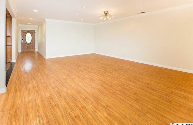 14718 Wyandotte Street Gallery 3