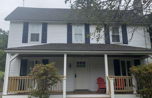 186 Housatonic St - 186 Housatonic Street, Lenox, MA 01240