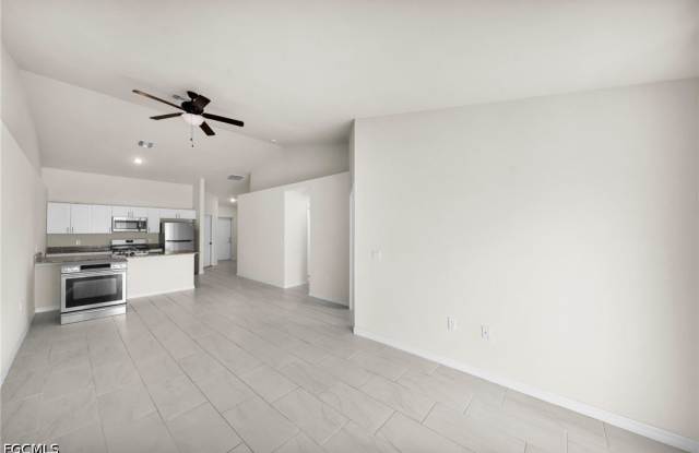 4106 SW 7th Place Gallery 4