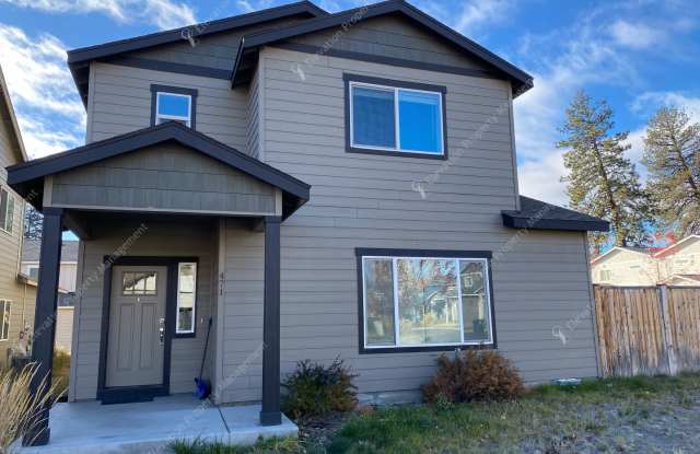 Bright Southeast Bend Home Near Canal Trails  River Access - 471 Southeast Glengarry Place, Bend, OR 97702