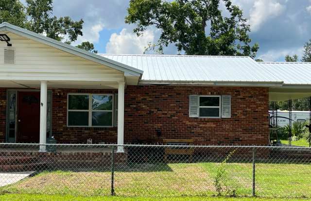 Newly Renovated 2 Bedroom Apartment in Lake City (Utilities included) photos photos