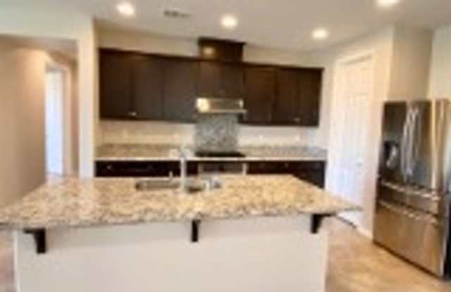 Beautiful newer 4 bedroom one story home in Riverside Gallery 4
