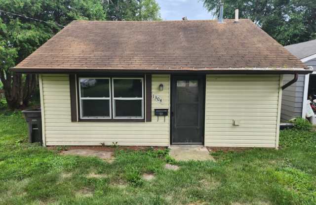 1304 Geil Ave - 1304 Geil Avenue, Des Moines, IA 50315