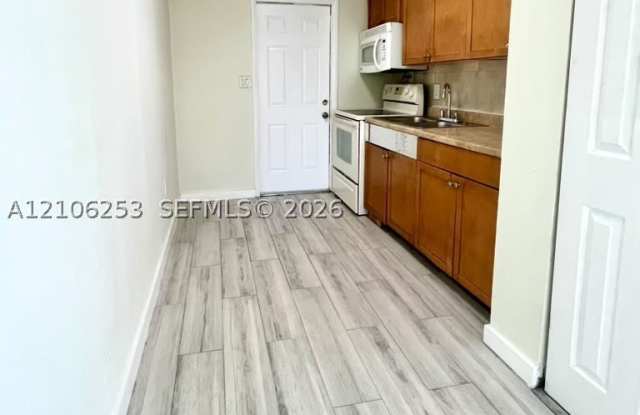 1671 NE 182 ST Gallery 4