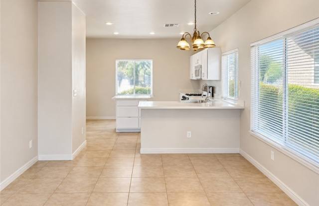 10516 Allthorn Avenue Gallery 3