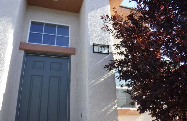 3 BEDROOM HOME IN GATED COMMUNITY WITH COMMUNITY POOL AND SPA Gallery 3