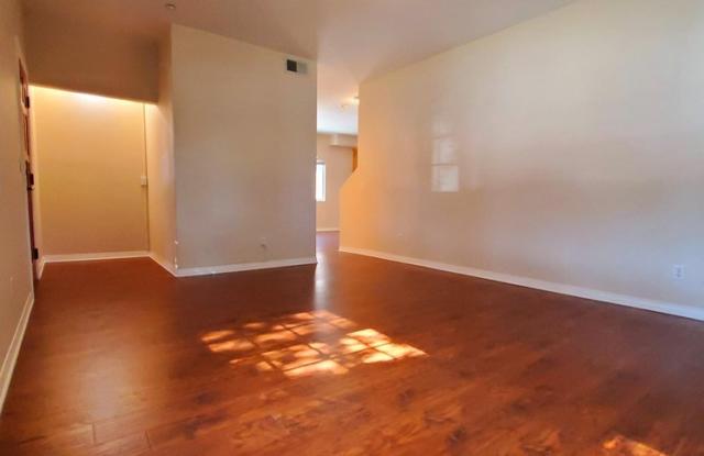 1201 Huntington Drive Gallery 3