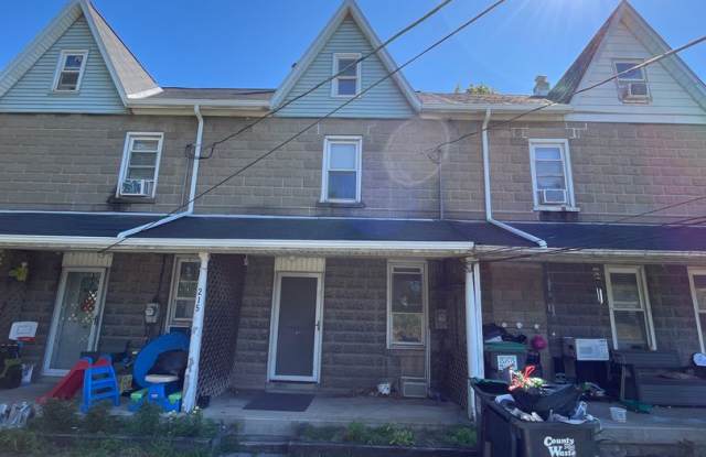 Spacious two-bedroom townhome in Stockertown with attached parking pad photos photos