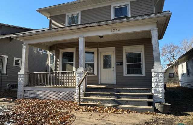 3 bedroom 1 bath house in Rock Island - 1234 12th Street, Rock Island, IL 61201