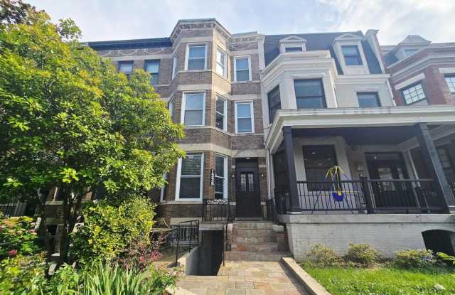 Extraordinary Columbia Heights Opportunity | Spacious 5BR + 2 Den Home with Off-Street Parking photos photos