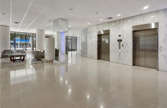 20100 W Country Club Dr Gallery 4