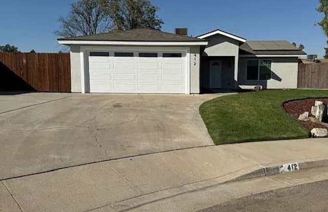 Beautiful 3 Berrom Home Off Manor St. photos photos