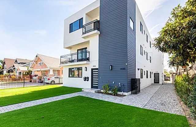 1458 W 37th Pl Gallery 3