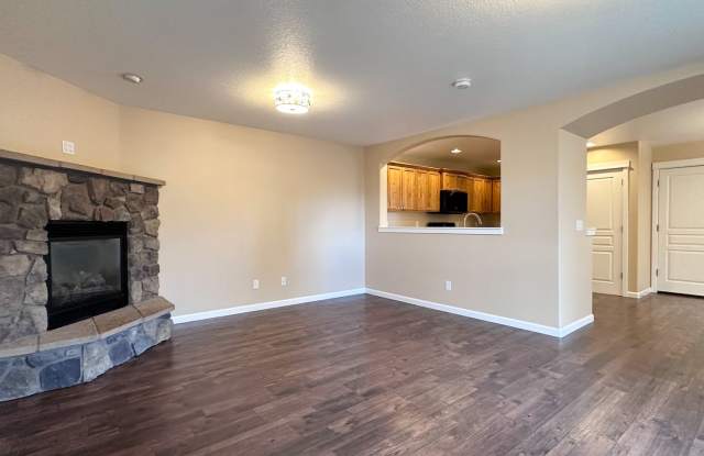 TAKE A LOOK AT THIS SPACIOUS HOME IN FIELDSTONE CROSSING!!! photos photos