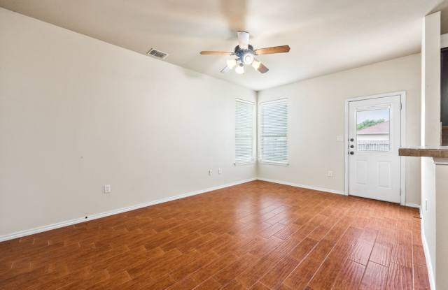 Available Now! Nice 3 Bedroom, 2.5 Bath Duplex located in New Braunfels! photos photos