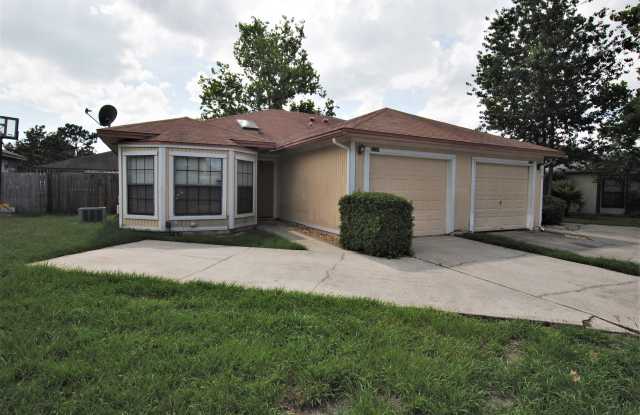 2390 Ironstone Dr E - 2390 E Ironstone Dr, Jacksonville, FL 32246