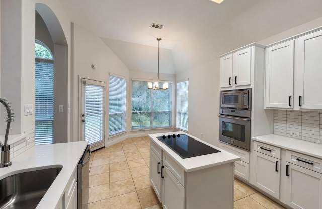 3867 Ridgelake Court Gallery 4