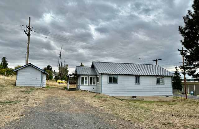 2bdrm, 1 bath house with shed near Jeld Wen, Oit and Sky Lakes Medical Center photos photos