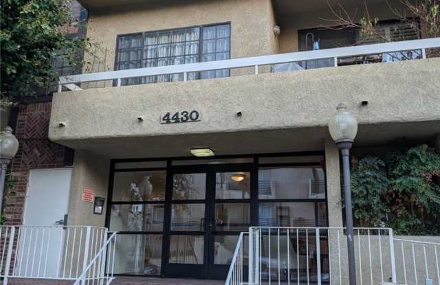 4430 Noble Avenue photos photos