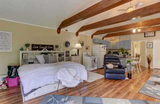 9142 Mineral Wells Road Gallery 2