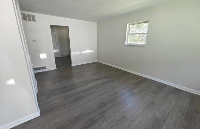 647 W Franklin St photos photos
