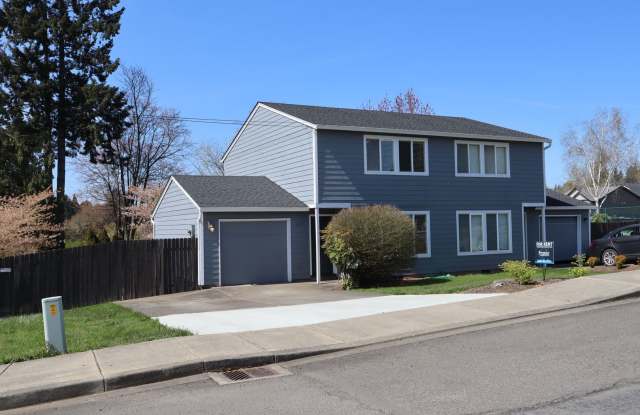 Lovely La Center Duplex Available for Lease - 620 E. Elm Ave La Center, WA Gallery 1