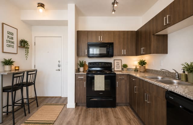 Hawks Landing Apartments - Co-Living Gallery 3