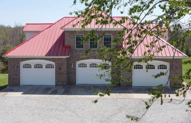 212 Hickory Lane Gallery 1