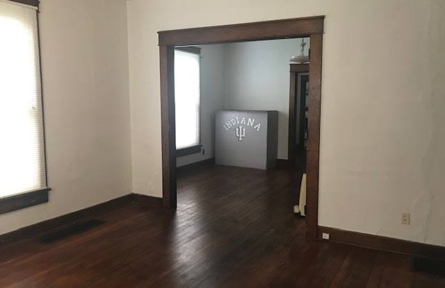 713 N Lincoln Street Gallery 3