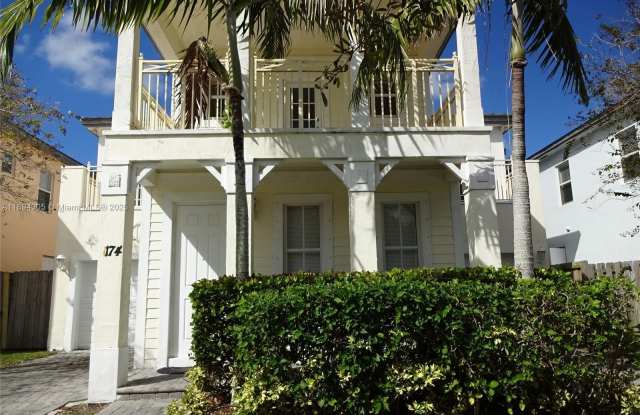 174 NE 32nd Ter photos photos