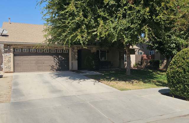 Beautifully Updated 4-Bedroom Home in Wasco Gallery 1