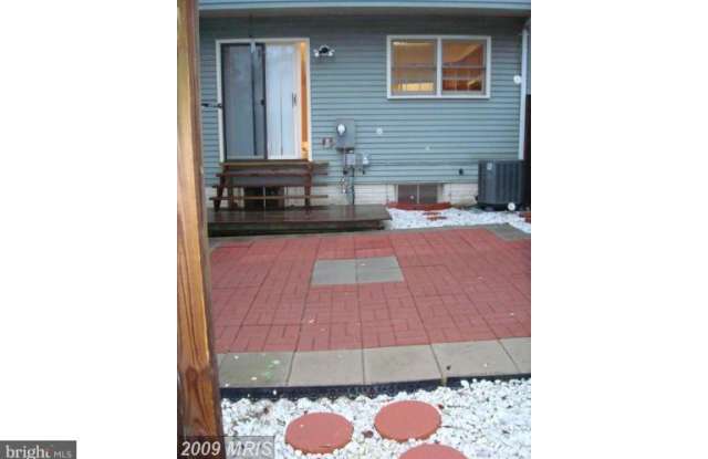 6059 ROCKTON COURT Gallery 2