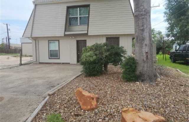 5004 Elk Street - 5004 Elk Drive, Victoria, TX 77904