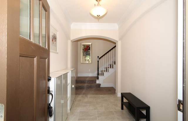 547 Hampshire Drive Gallery 2