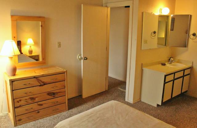 Treehouse Condo- 2 Bedroom/2 Bath Unit with Wifi  Clubhouse photos photos