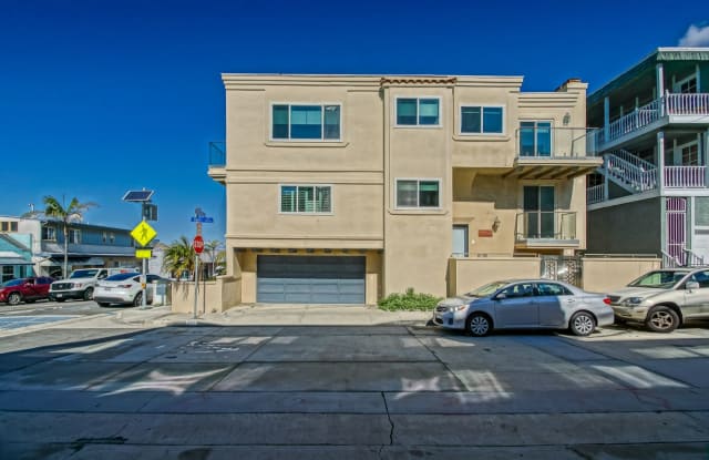 RECENTLY REMODELED, LUXURIOUS & BRIGHT, TRI-LEVEL, 4BR/3.5BA HOME W/ AMAZING PANORAMIC OCEAN VIEW IN HEART OF NORTH MB STEPS TO BEACH, SHOPS & RESTAURANTS - Gallery 3