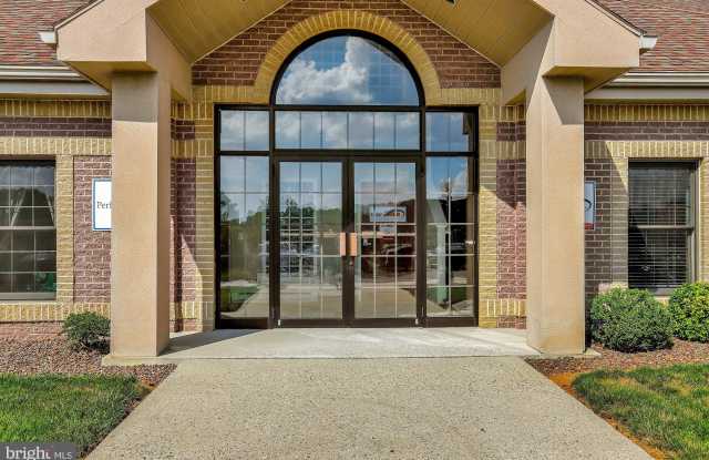 417 PHOENIX DR OFFICES - 417 Phoenix Drive, Chambersburg, PA 17201