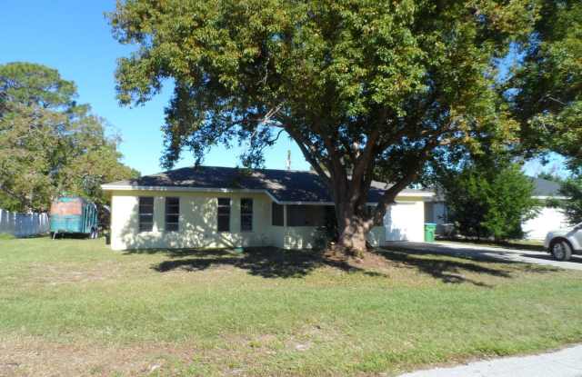 JUST LISTED 3 BEDROOM 2 BATH HOME - FOR MORE DETAILS CONTACT KAREN GUARDINO, REALTOR 386-747-9295 photos photos