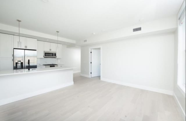 425 Border St photos photos