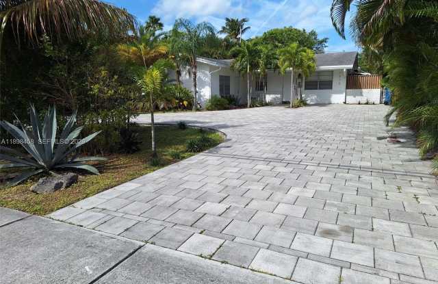 1575 NE 38th St photos photos