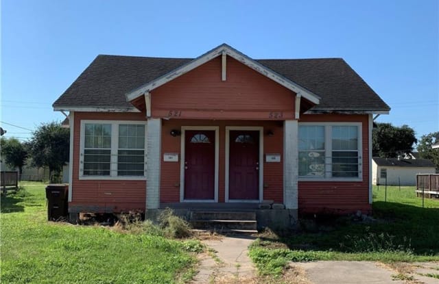 513 W Santa Gertrudis St - 513 W Santa Gertrudis St, Kingsville, TX 78363