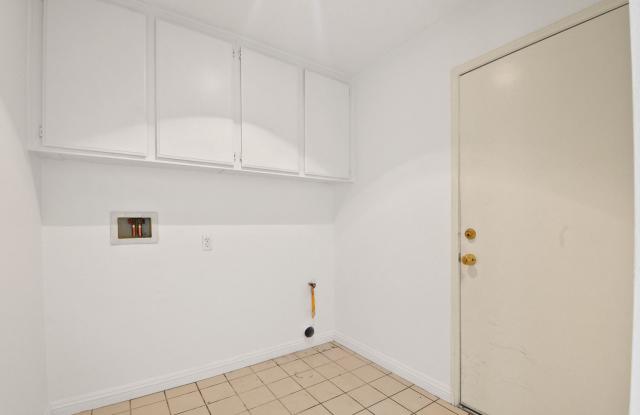 Available now! Great Views 2 story 4/2.5 bath home in Corona Vista for lease! Gallery 4
