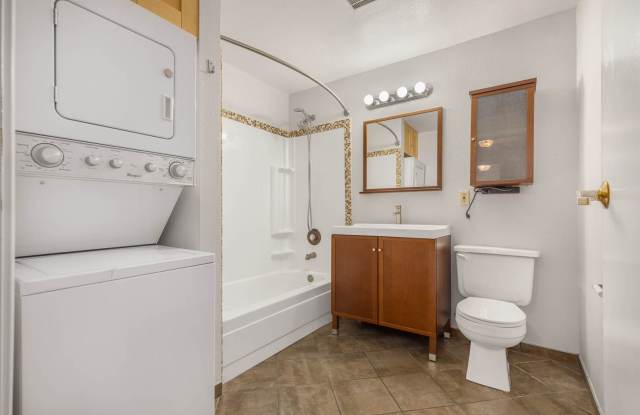 Charming, Updated 1-Bedroom Condo in Prime Location Near Light Rail Gallery 4