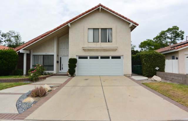 Spacious two story 4 Bed, 3 Bath + Bonus room home in College Park, Irvine. Gallery 1