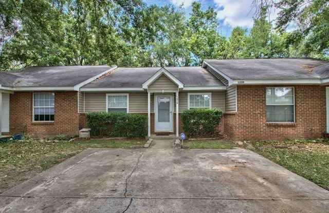 2 bedroom Duplex for rent off Apalachee Parkway $1350 per month, all wood floors, lawn care included Gallery 1
