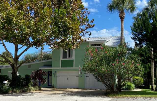 411 S Pine Street - 411 South Pine Street, New Smyrna Beach, FL 32169